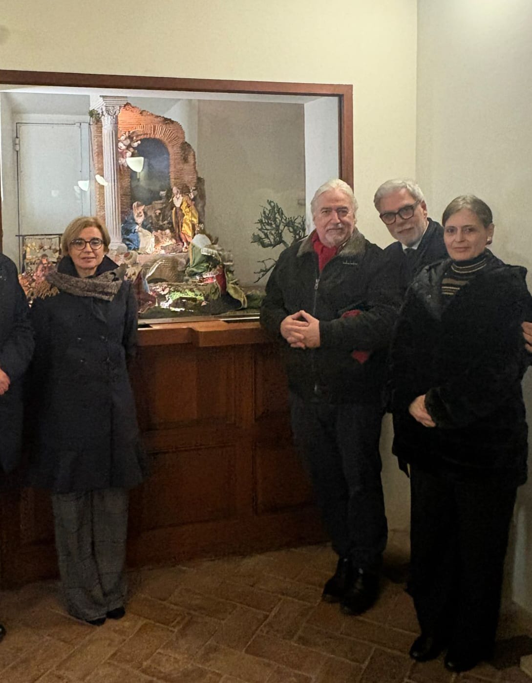 Il presepe al Museo Nazionale Romano, il Presidente della Commissione Cultura, On. Federico Mollicone, insieme agli artisti e alla direttrice